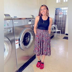 Patterned vintage skirt in size small.